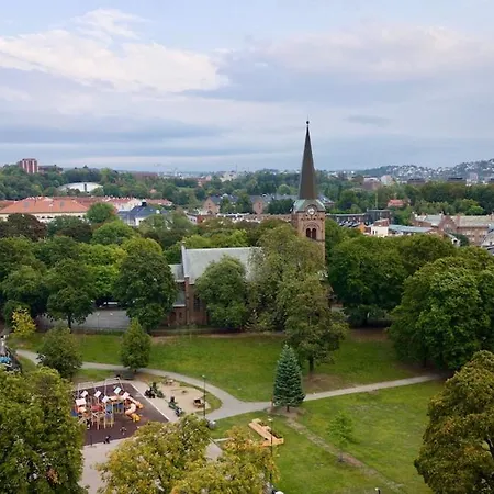 Family Apt, Balcony And Roof Terrace Apartment
