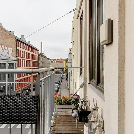 Family Apt, Balcony And Roof Terrace